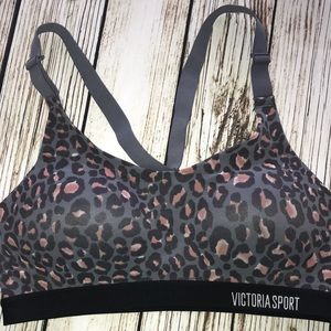 Victoria’s Secret Lightweight Sports bra EUC 36B